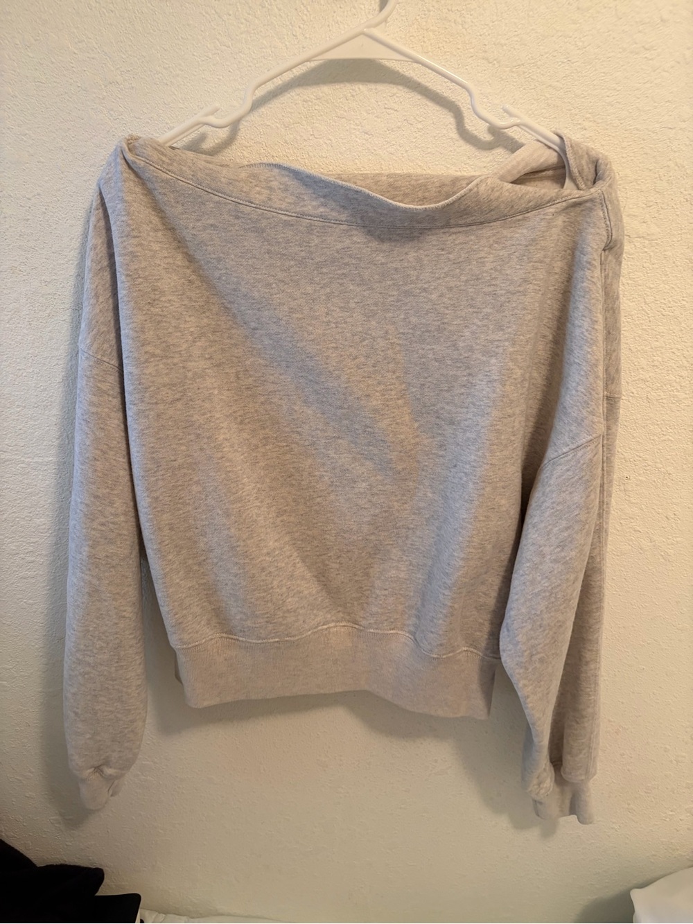 Abercrombie & Fitch Light Gray Off-Shoulder Pullover Sweater